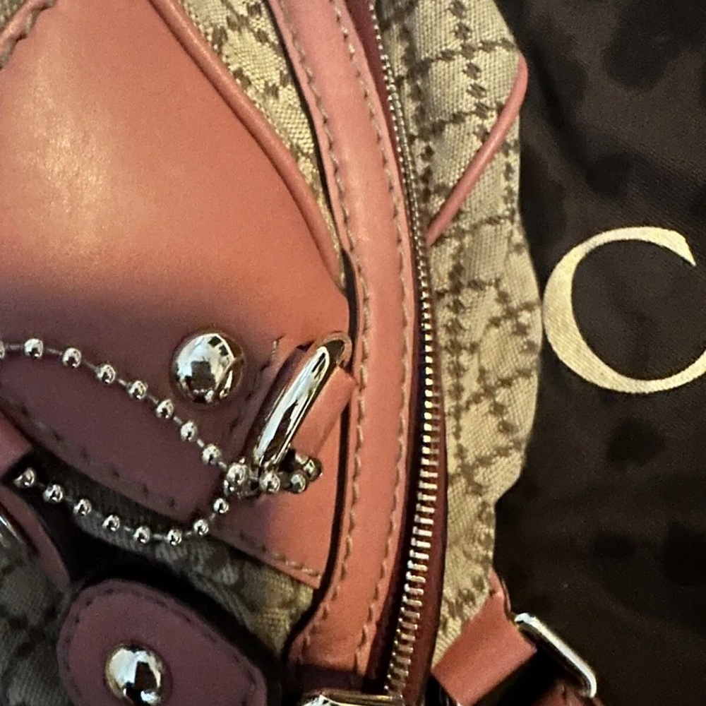 Gucci Monogram Use Like 5 Times.. Like New - image 8